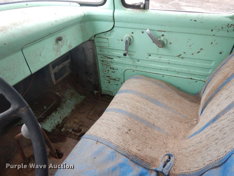 image for item ID9747 1956 Ford F600  grain truck
