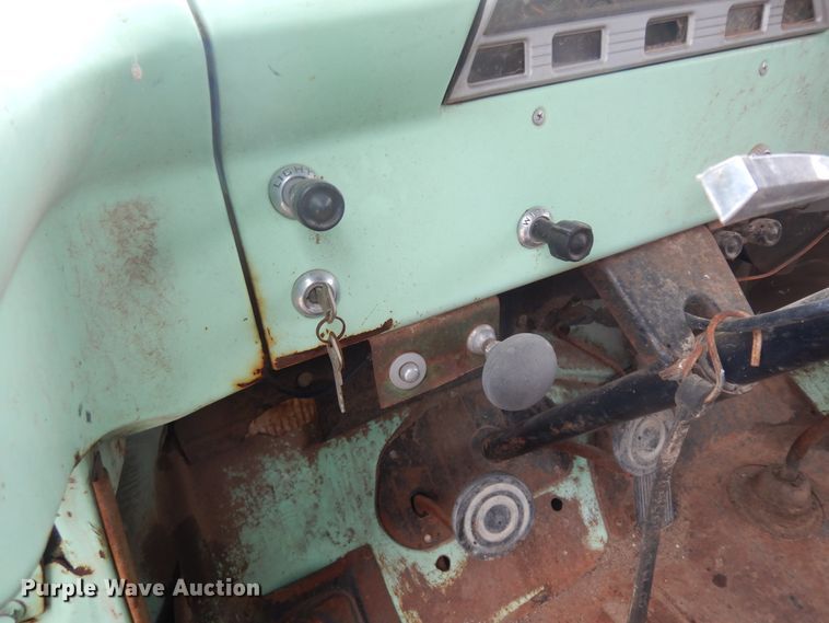 image for item ID9747 1956 Ford F600  grain truck