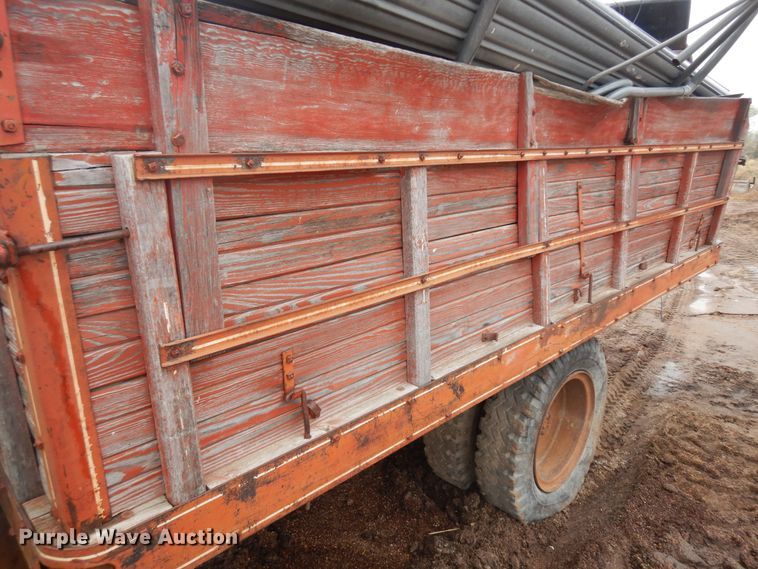 image for item ID9747 1956 Ford F600  grain truck