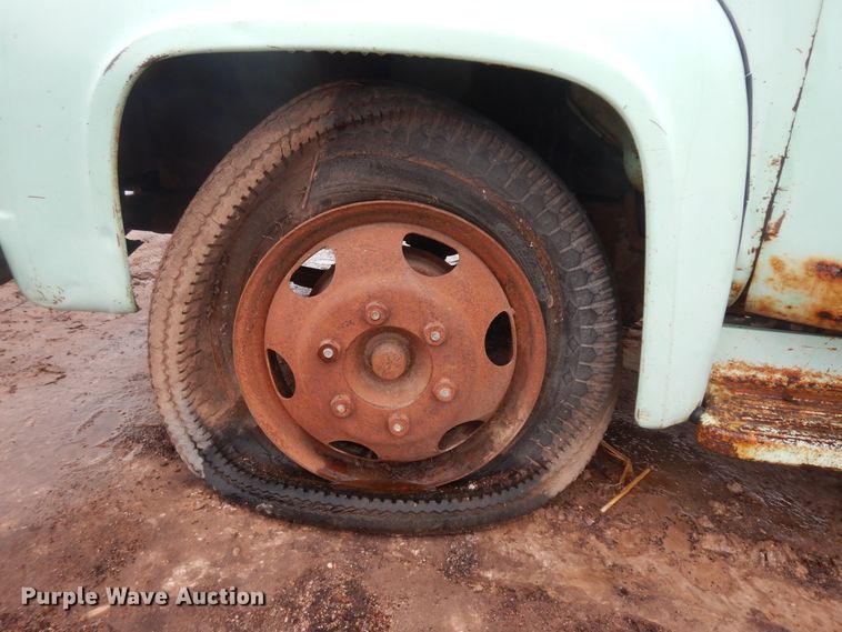 image for item ID9747 1956 Ford F600  grain truck