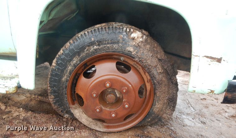 image for item ID9747 1956 Ford F600  grain truck