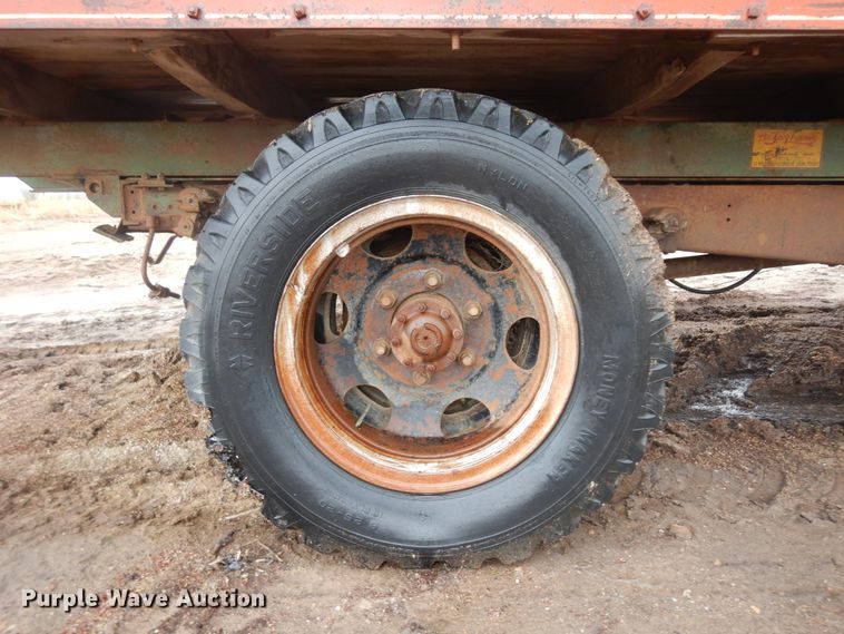 image for item ID9747 1956 Ford F600  grain truck