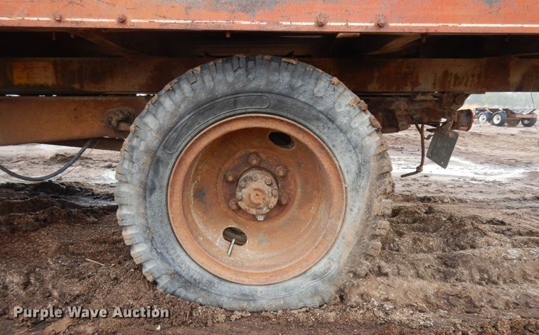 image for item ID9747 1956 Ford F600  grain truck