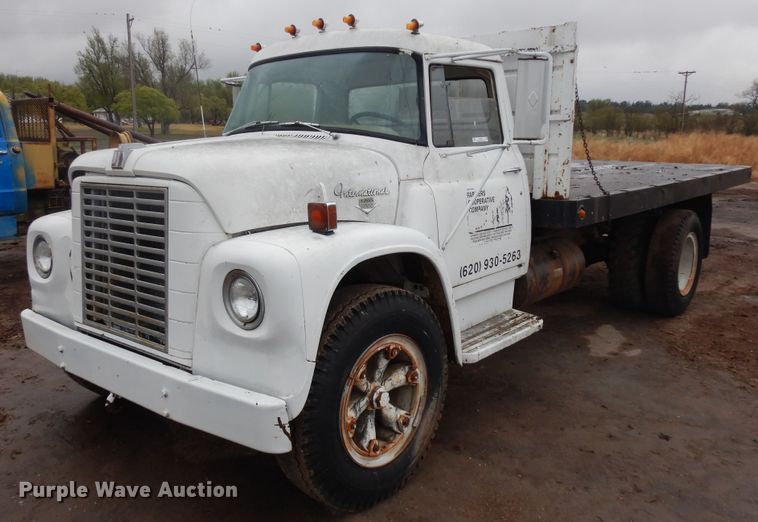 image for item ID9748 1971 International Loadstar 1600 dump flatbed truck