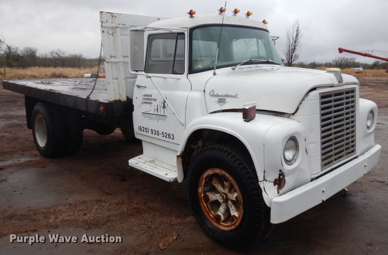 image for item ID9748 1971 International Loadstar 1600 dump flatbed truck