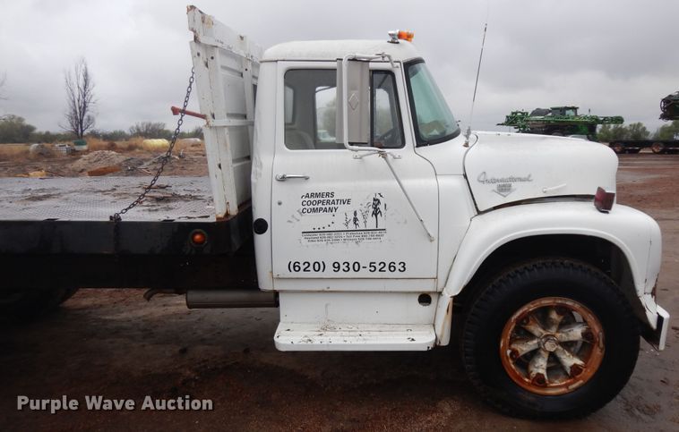image for item ID9748 1971 International Loadstar 1600 dump flatbed truck