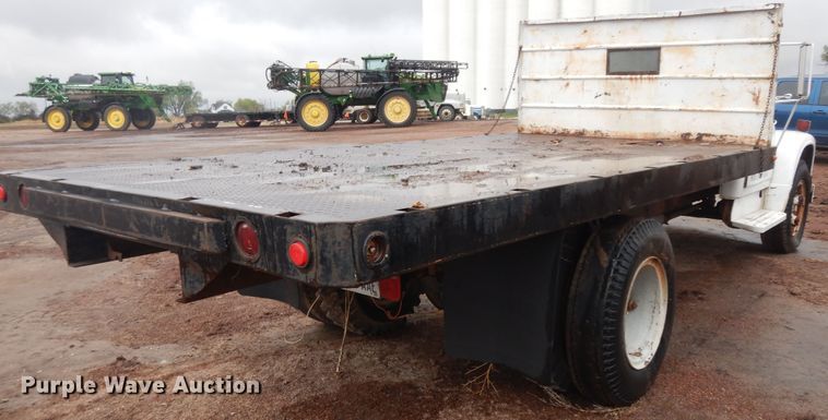 image for item ID9748 1971 International Loadstar 1600 dump flatbed truck