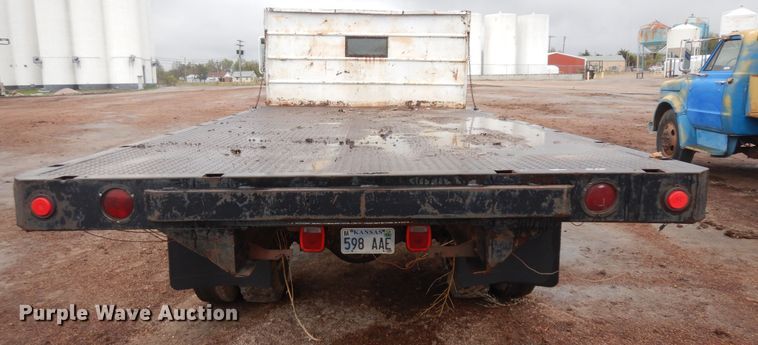 image for item ID9748 1971 International Loadstar 1600 dump flatbed truck
