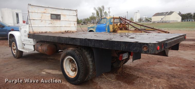 image for item ID9748 1971 International Loadstar 1600 dump flatbed truck