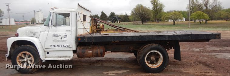 image for item ID9748 1971 International Loadstar 1600 dump flatbed truck