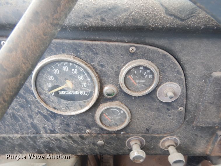 image for item ID9748 1971 International Loadstar 1600 dump flatbed truck