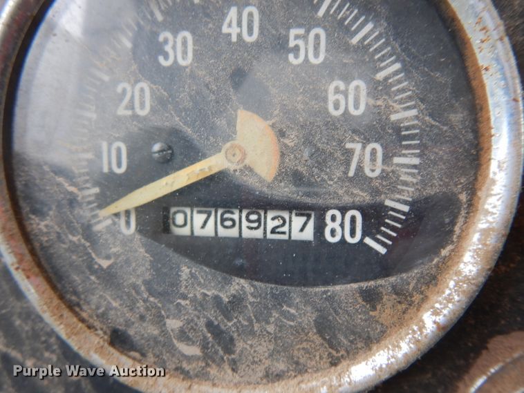 image for item ID9748 1971 International Loadstar 1600 dump flatbed truck