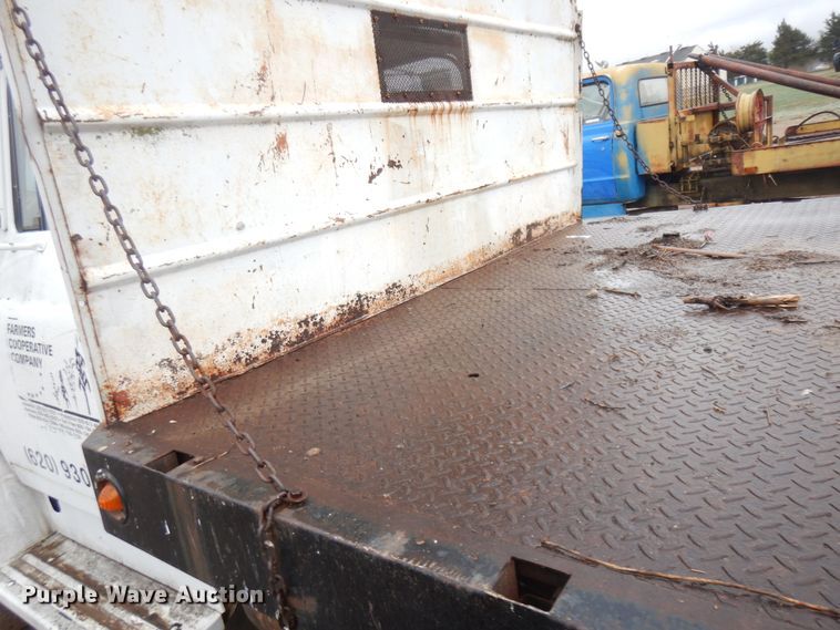 image for item ID9748 1971 International Loadstar 1600 dump flatbed truck