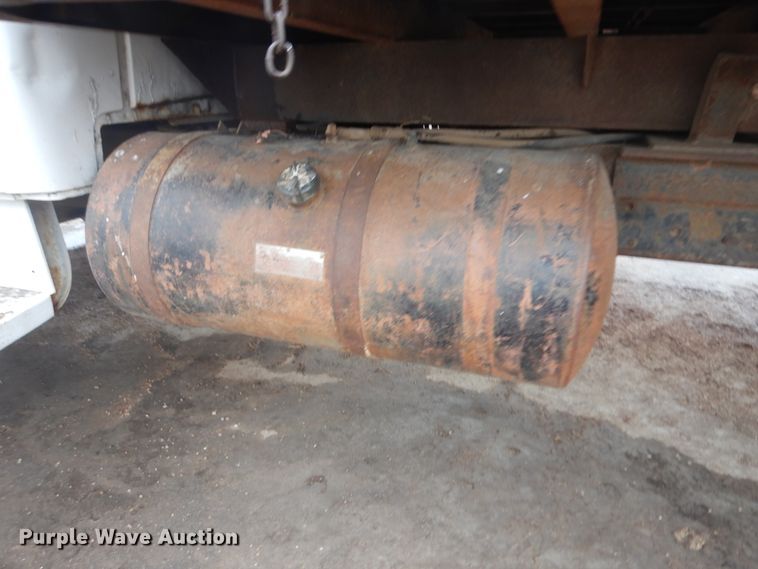 image for item ID9748 1971 International Loadstar 1600 dump flatbed truck