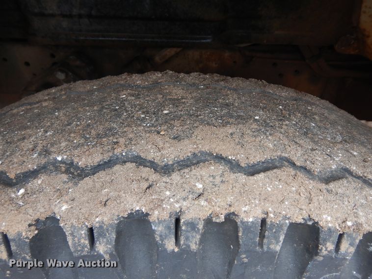 image for item ID9748 1971 International Loadstar 1600 dump flatbed truck