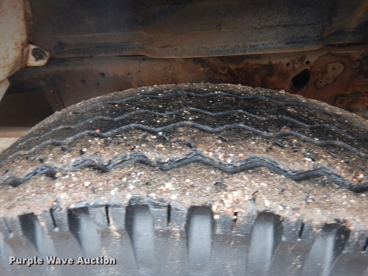 image for item ID9748 1971 International Loadstar 1600 dump flatbed truck