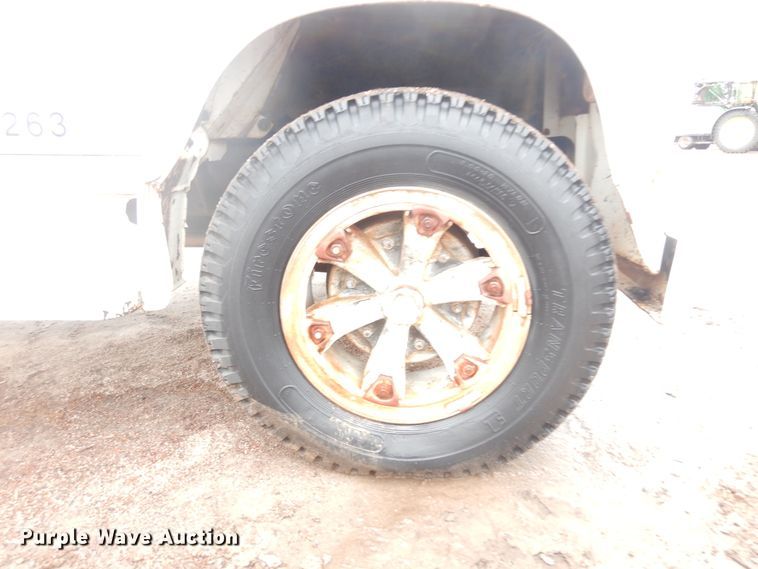 image for item ID9748 1971 International Loadstar 1600 dump flatbed truck