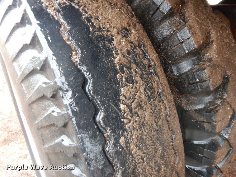 image for item ID9748 1971 International Loadstar 1600 dump flatbed truck