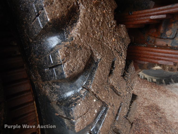 image for item ID9748 1971 International Loadstar 1600 dump flatbed truck