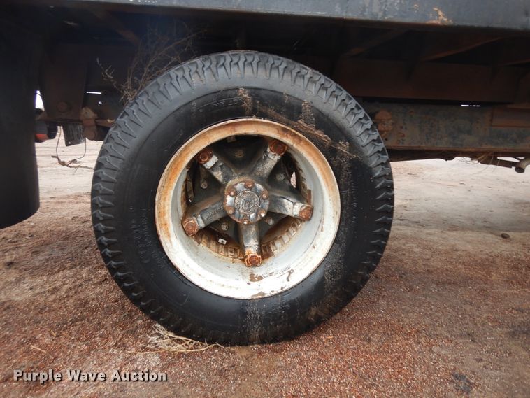 image for item ID9748 1971 International Loadstar 1600 dump flatbed truck