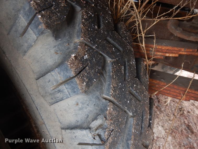 image for item ID9748 1971 International Loadstar 1600 dump flatbed truck