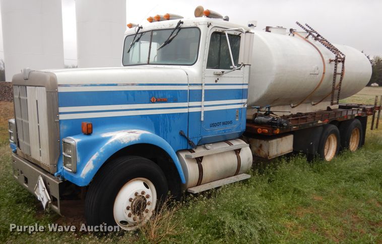 image for item ID9750 1987 International F9370  tank truck