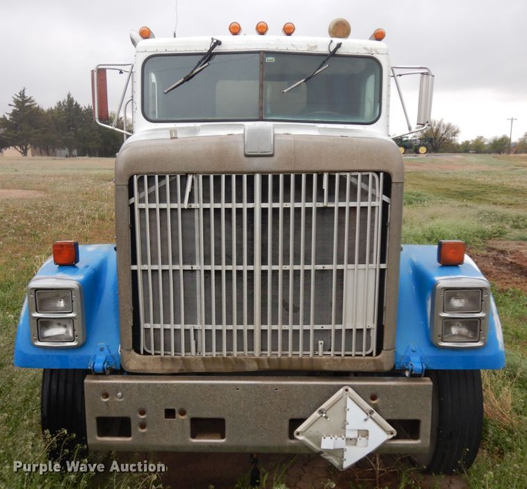 image for item ID9750 1987 International F9370  tank truck