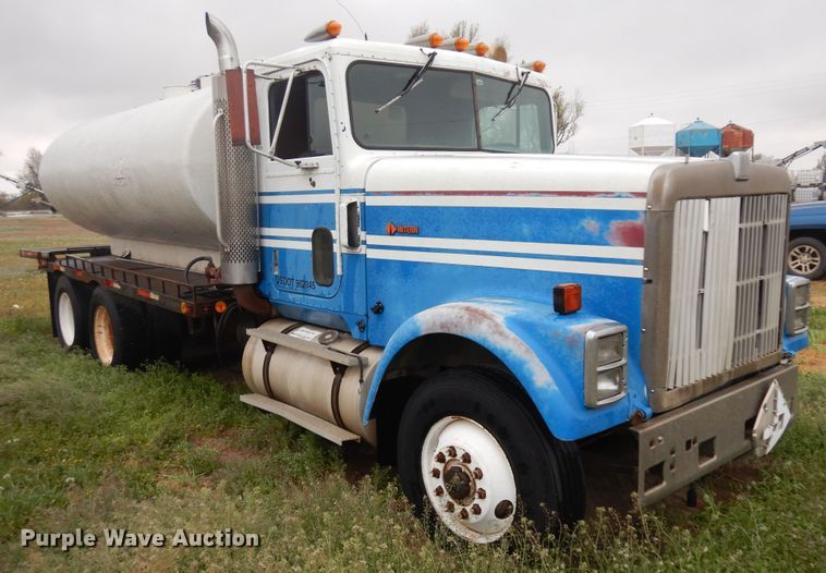 image for item ID9750 1987 International F9370  tank truck