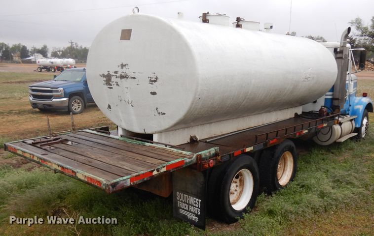 image for item ID9750 1987 International F9370  tank truck