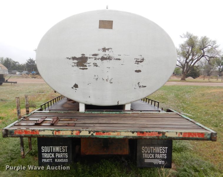 image for item ID9750 1987 International F9370  tank truck