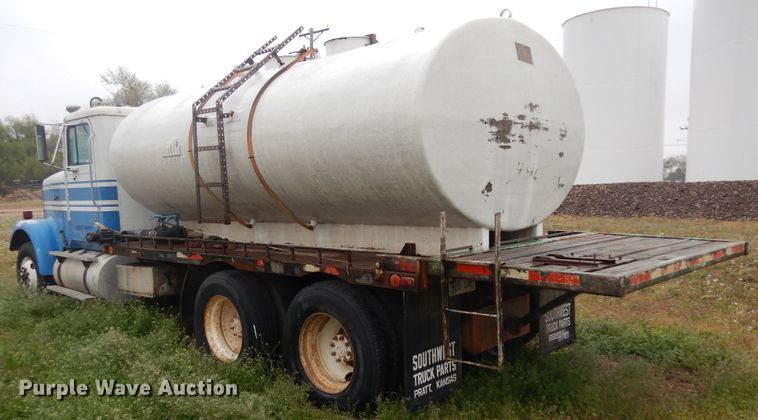 image for item ID9750 1987 International F9370  tank truck