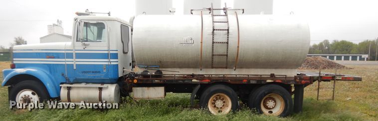 image for item ID9750 1987 International F9370  tank truck