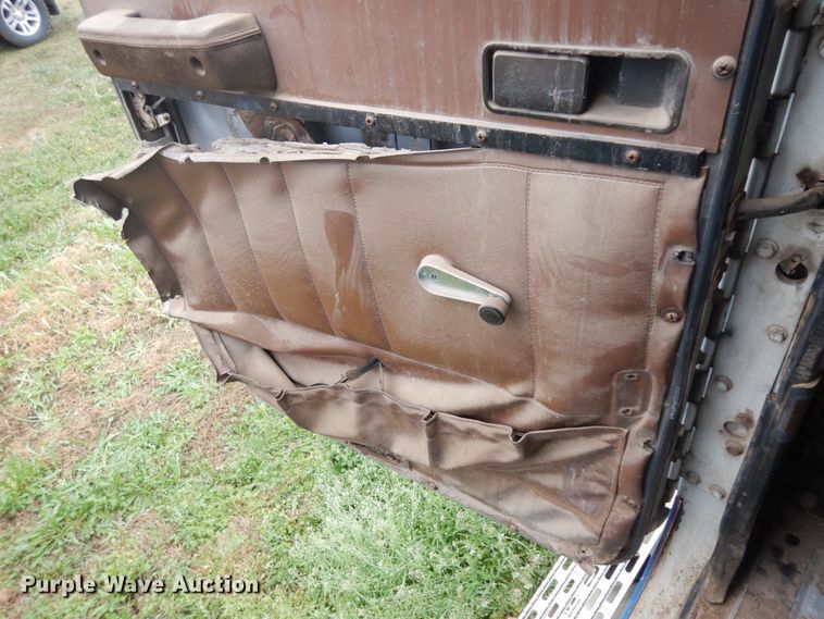 image for item ID9750 1987 International F9370  tank truck