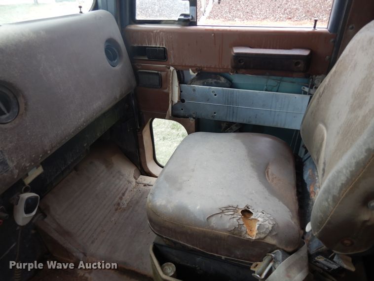 image for item ID9750 1987 International F9370  tank truck