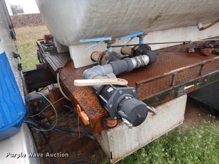 image for item ID9750 1987 International F9370  tank truck