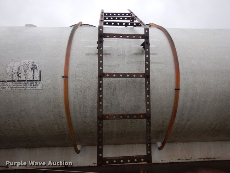 image for item ID9750 1987 International F9370  tank truck