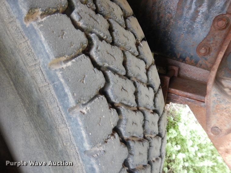 image for item ID9750 1987 International F9370  tank truck