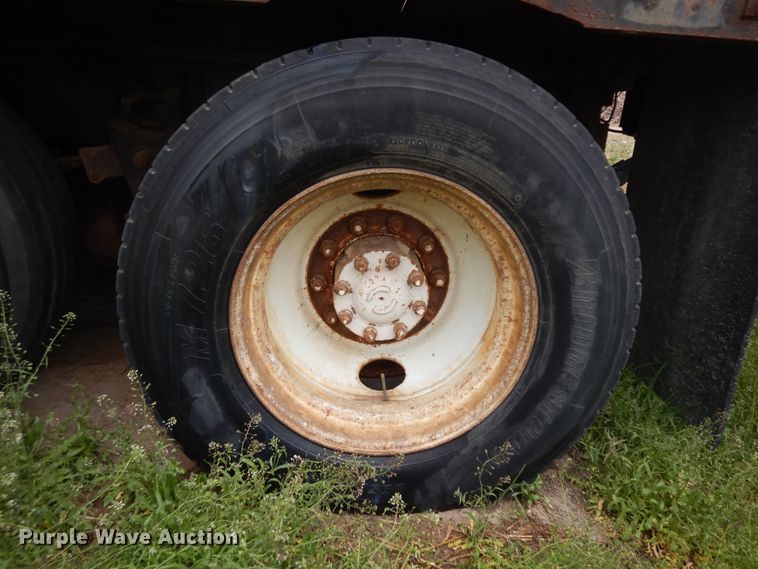 image for item ID9750 1987 International F9370  tank truck