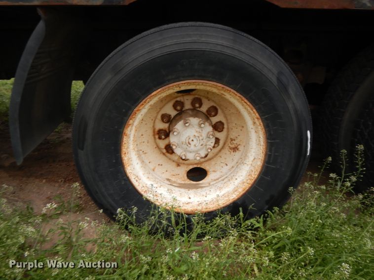 image for item ID9750 1987 International F9370  tank truck