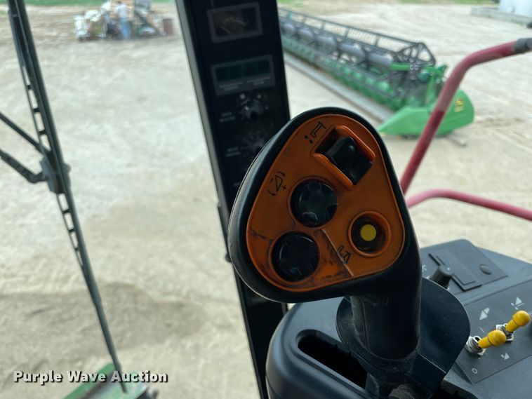 image for item II9391 2002 Case IH 2388  combine