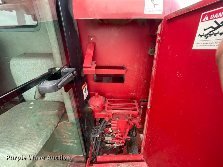 image for item II9391 2002 Case IH 2388  combine
