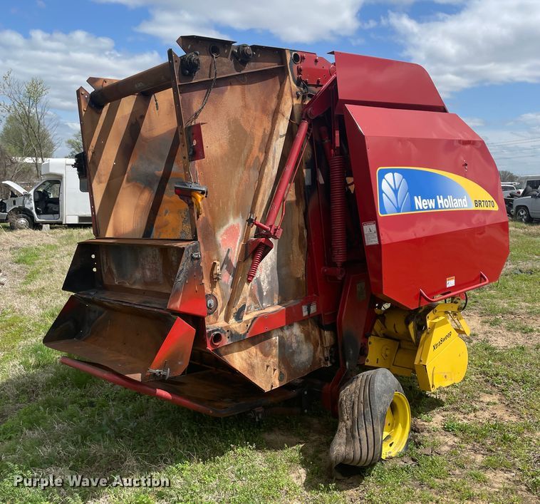 image for item II9401 New Holland BR7070  round baler