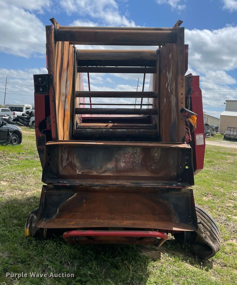 image for item II9401 New Holland BR7070  round baler