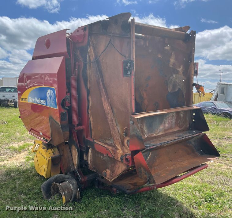 image for item II9401 New Holland BR7070  round baler
