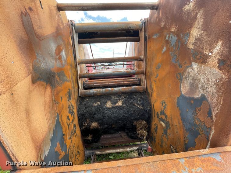 image for item II9401 New Holland BR7070  round baler