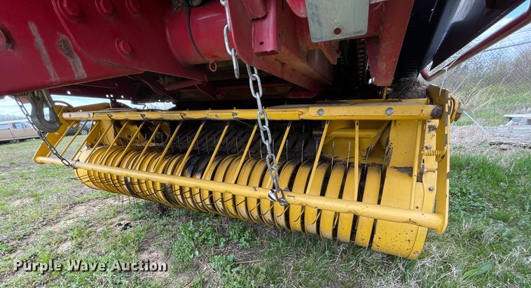 image for item II9401 New Holland BR7070  round baler