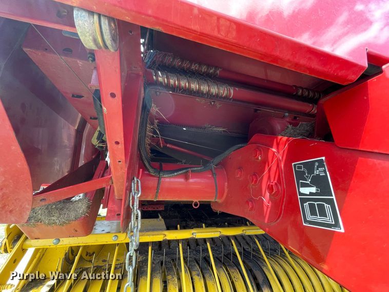 image for item II9401 New Holland BR7070  round baler