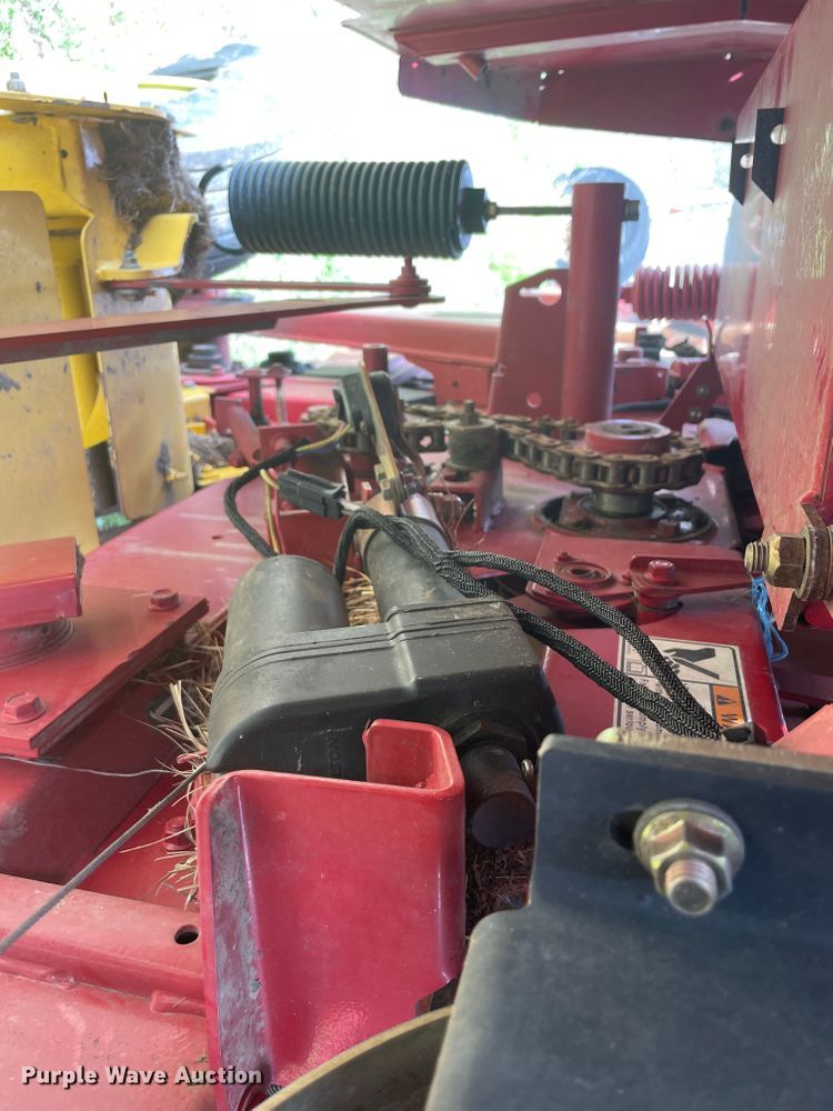 image for item II9401 New Holland BR7070  round baler