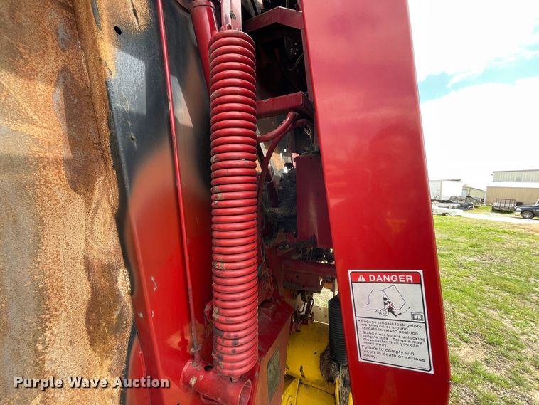 image for item II9401 New Holland BR7070  round baler