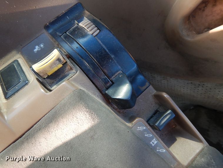 image for item IP9116 1997 John Deere 8100  MFWD tractor